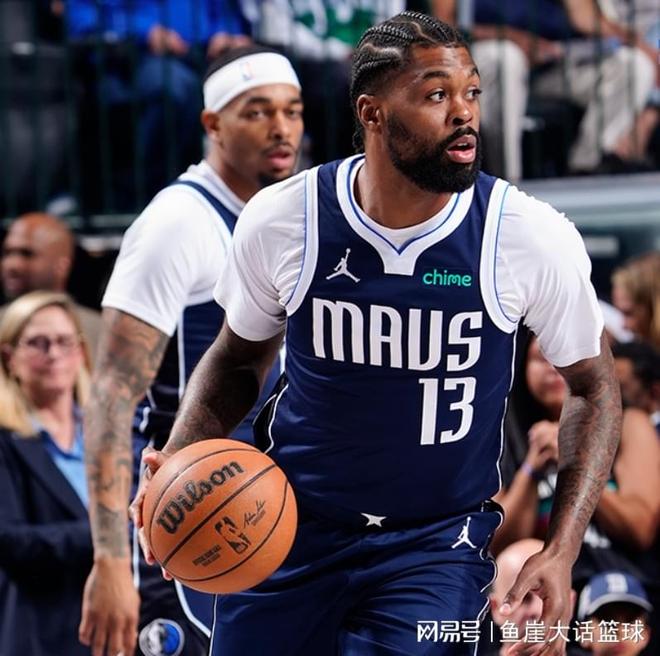 勇士加时险胜独行侠，穆迪复出首战受伤引关注